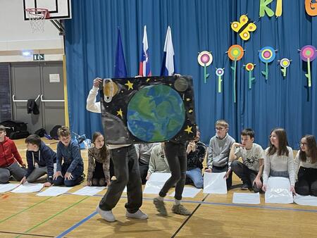 Pomlad v Kamniku Svet, ki ga še ni (2)